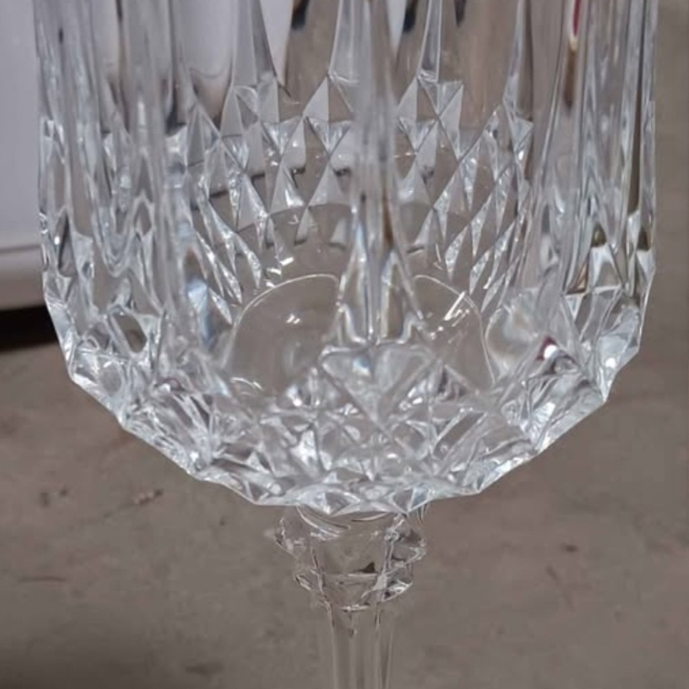 Elegant Crystal Wine Glass